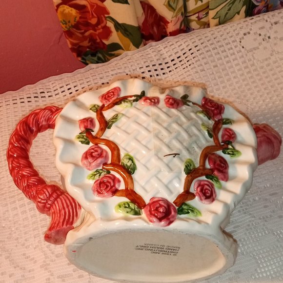 VTG. PINK AND WHITE FLORAL HAND PAINTED HEART SHAPED PINK ROSES CERAMIC TEA POT - Picture 8 of 9